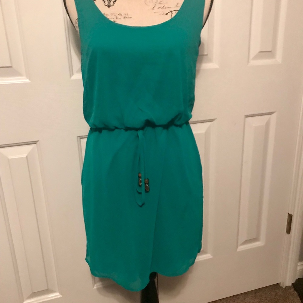 A Deep Emerald Green Sleeveless Mid Dress Sz S